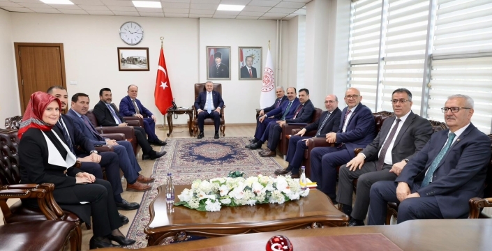 Gençlik ve Spor Bakanı Osman Aşkın Bak Konya Valiliği’ni ziyaret etti