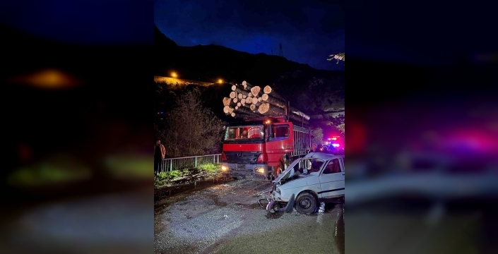 Gümüşhane'de köprüde feci kaza: 3 yaralı, 2'si ağır