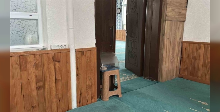 Güvenlik kamerasından kaçmadı: Cami sadaka kutusundan 200 lirayı çalan şahıs yakalandı, parayı geri ödedi