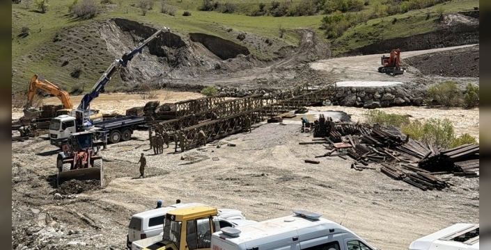 Hakkari-Van yolu için kritik köprüde son durum: TSK devrede