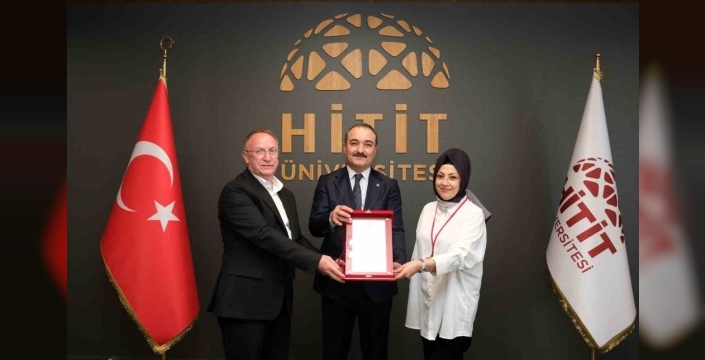 Hitit Üniversitesi, Türk Kızılay’dan gümüş madalya ile ödüllendirildi
