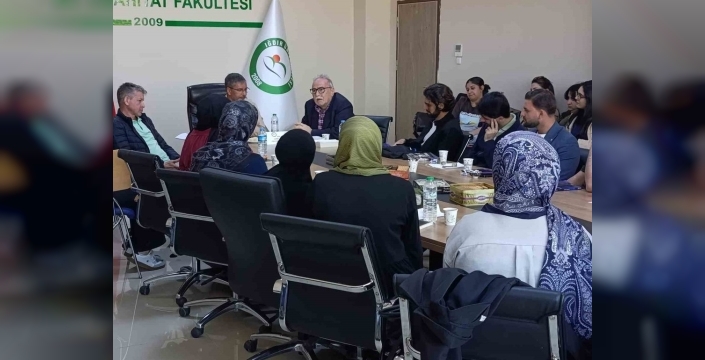 Iğdır Üniversitesi'nde kitap kritiği ve söyleşi etkinliği ilgiyle gerçekleştirildi