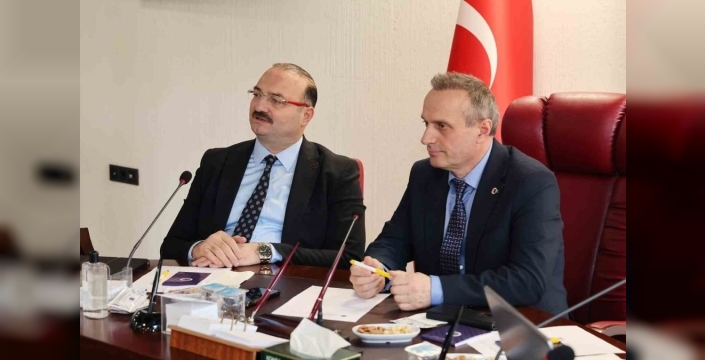 İlaç sektörü Atatürk Üniversitesi'nde buluştu: Hedef yerli üretim ve sağlıkta bağımsız Türkiye