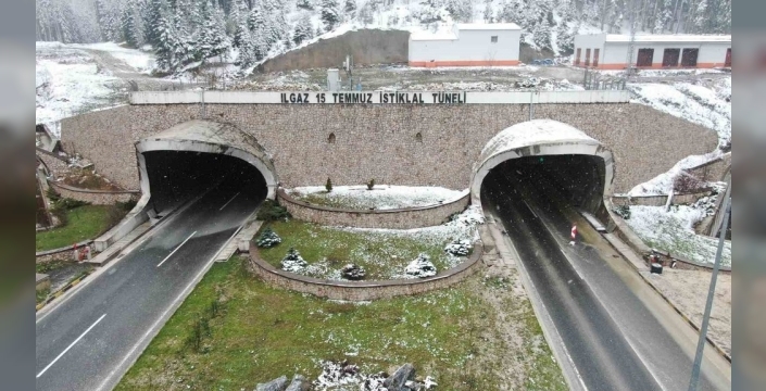 Ilgaz Dağı, mayıs ayında karla kaplandı