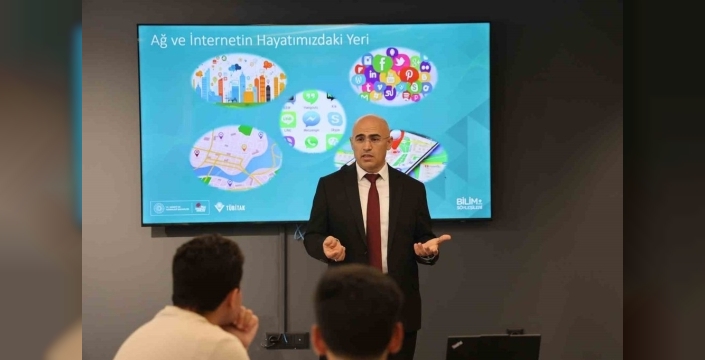 İnternet, hayatımızın dijital damarı: Bilgi güvenliği ve geleceğin ağları mercek altında