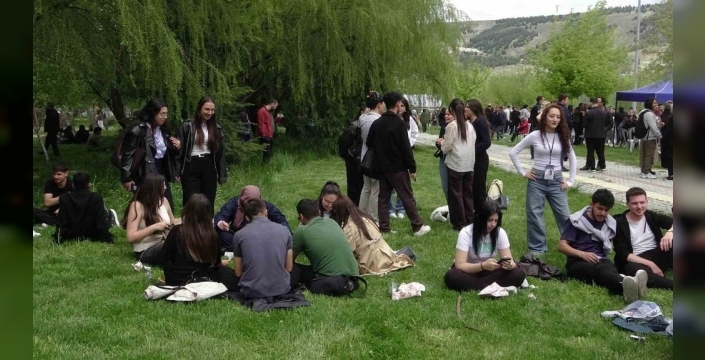 Isparta'da öğrencilere 5 bin adet balık ekmek ikramı