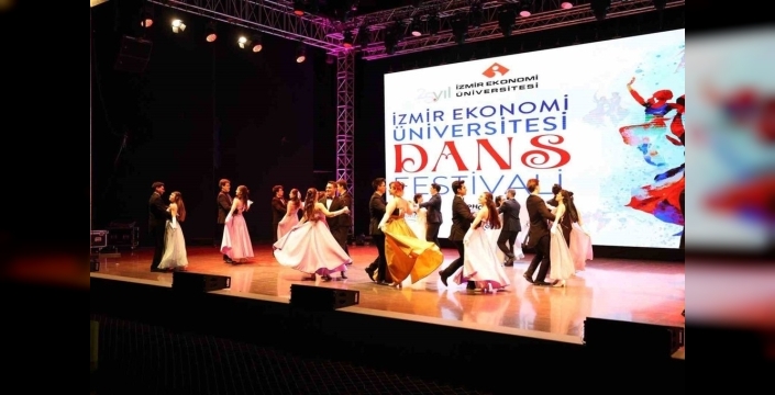İzmir Ekonomi'de bahar coşkusu üç gün sürdü, kapanış konseriyle taçlandı