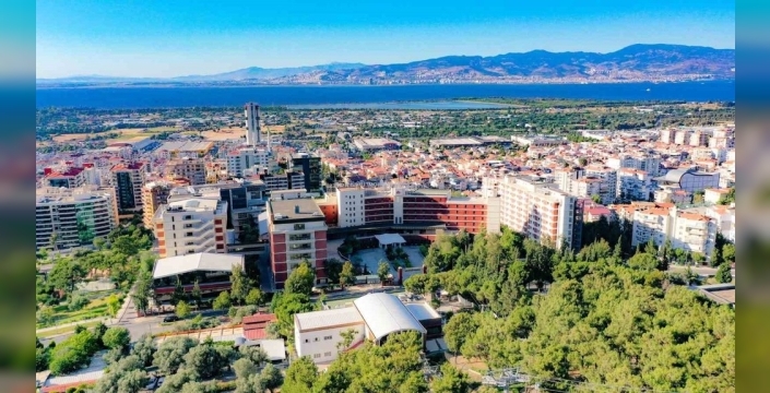 İzmir Ekonomi Üniversitesi'nden genç bir çevirmen, uluslararası yarışmada zirveye tırmandı