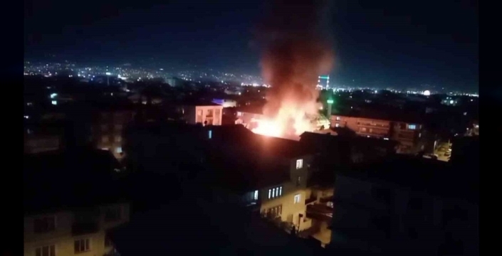 İzmit'te binanın çatısında korkutan yangın
