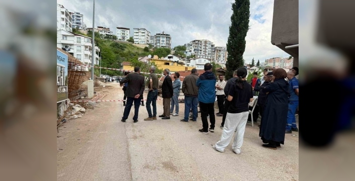 İzmit’te toprak kaydı, 5 bina tedbir amaçlı boşaltıldı: Kediler bile evsiz kaldı!