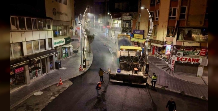 Karabük'te caddeler gece mesaisiyle modernize ediliyor