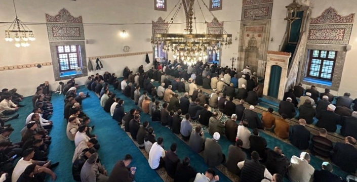 Karapınar’da Bayram Namazında vatandaşlar camilere akın etti