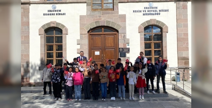 Karayazılı çocuklar, Palandöken'de kar topu oynayarak unutulmaz bir gün geçirdi