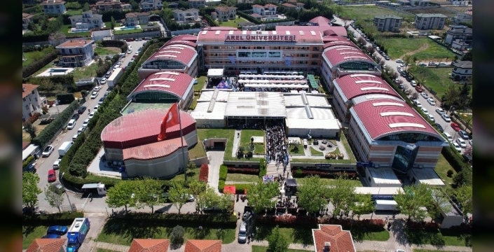 Kariyer Rüzgarı Esti: Arel Üniversitesi'nde Öğrenciler Geleceklerini Kucakladı