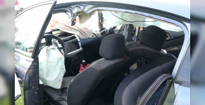 Kastamonu'da gece yarısı dehşeti: Ağaca çarpan otomobilde genç hayatını kaybetti, sürücü ağır yaralı