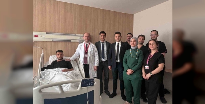 Kaza sonrası kolu felç olan gence umut ışığı: Bacak sinirleri umut oldu