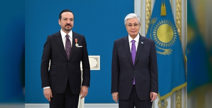 Kazakistan'dan Zorlu'ya dostluk nişanı takdim edildi