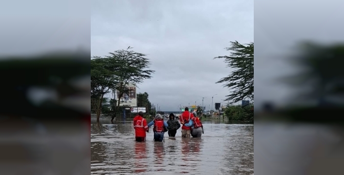 Kenya'da seller can aldı: 10 can kaybı, altyapı çöktü