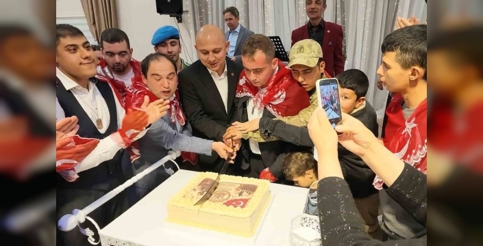 Kırıkkale'de askere uğurlanan özel bireylerin kına gecesi: Gözyaşları ve kahkahalar bir arada