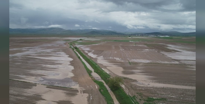 Kırşehir'de sel felaketi: Tarım arazileri su altında kaldı, hasar tespiti sürüyor