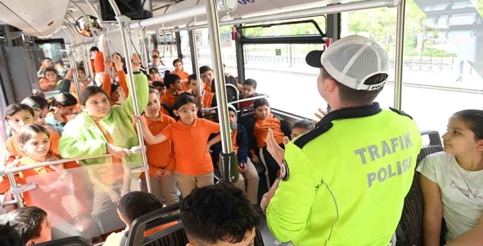 Konya’da çocuklara trafikte nezaket öğretiliyor