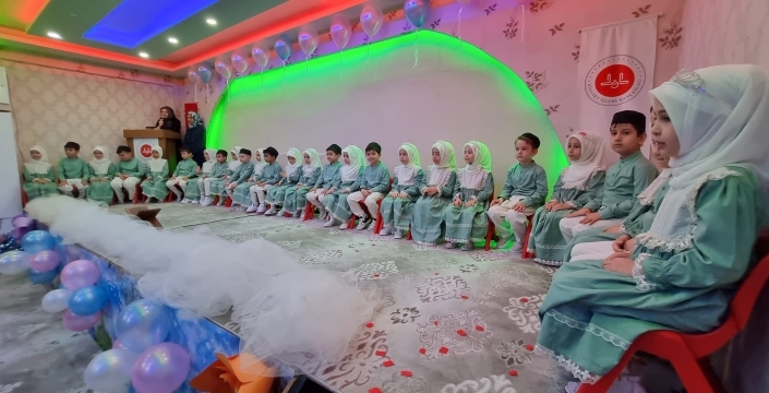 Konya’da miniklerden anlamlı başarı: Kur’an-ı Kerim’i hatmedip hediyelerini aldılar