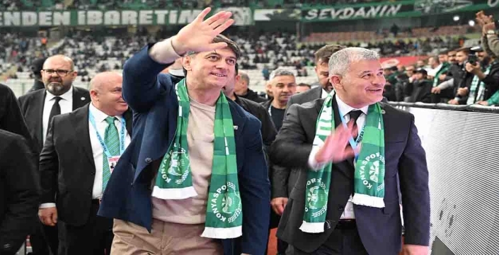 Konya Valisi ve Emniyet Müdürü dev maçı tribünden takip etti