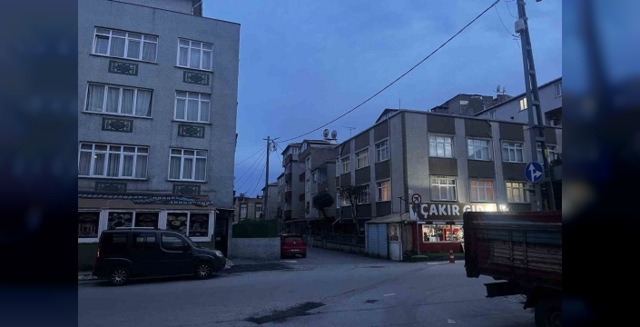 Küçükçekmece'de kan donduran silahlı saldırı: 3 yaralı