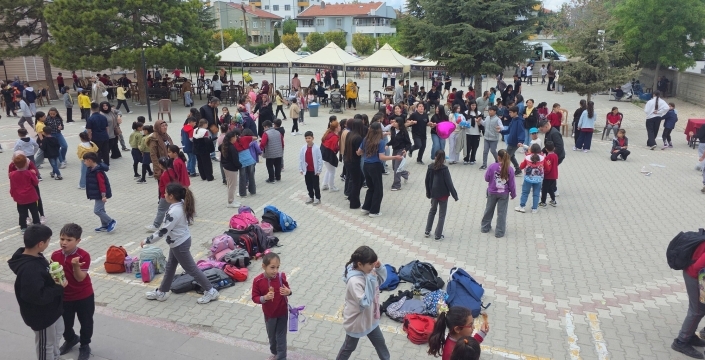 Kulu’da okul yararına düzenlenen kermes yoğun ilgi gördü