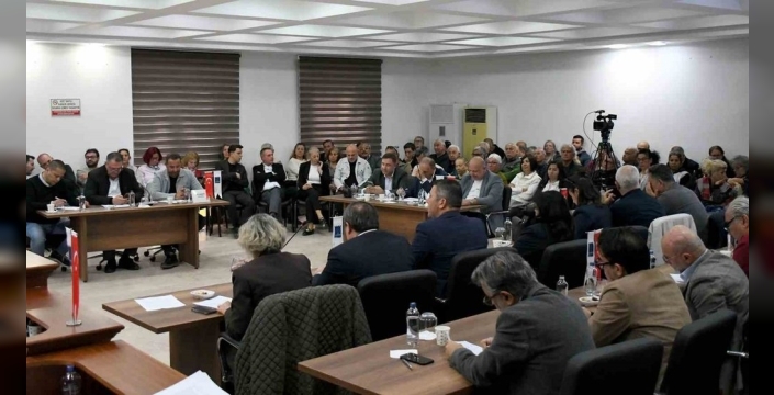 Kuşadası meclisinden çarpıcı kararlar: Ücretsiz şezlonglar bitiyor, İtalyan kardeş şehir geliyor!