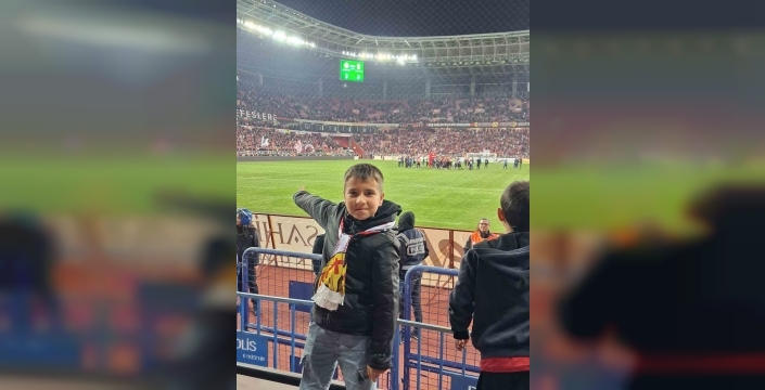 Maç biletine hasret kaldı: Minik taraftar Eren'in yürek burkan isyanı