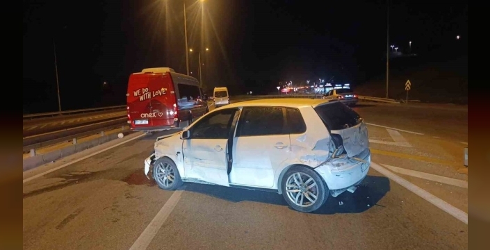 Manavgat'ta dehşet anları: Otomobil bariyerlere böyle daldı, 2 kişi yaralı!