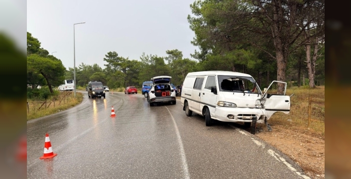 Manavgat'ta kan donduran kaza: Şerit ihlali can aldı, 3 yaralı!