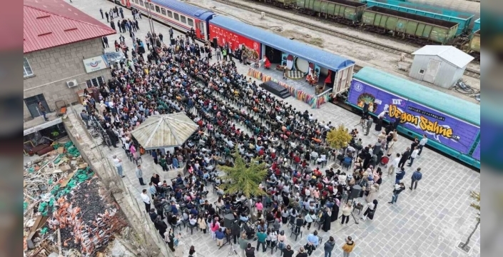 Masal Treni Tatvan’ı renklendirdi, çocuklara unutulmaz bir gün yaşattı