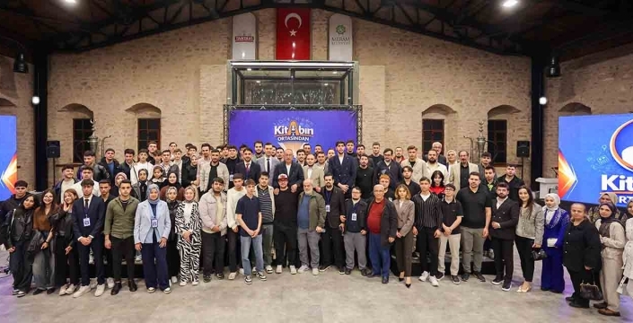 Meram’da “Kitabın Ortasından” gecesi: Başkan Kavuş gençlerle buluştu