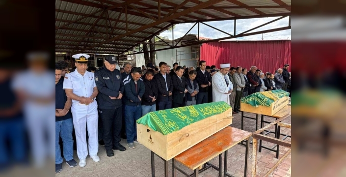 Mersin'de acı kayıp: İki kardeş gözyaşları içinde defnedildi
