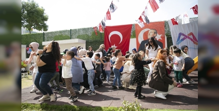 Mersin'de Anneler Günü coşku ve neşeyle kutlandı