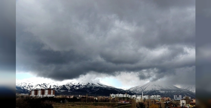 Meteoroloji'den kuvvetli rüzgar ve çığ uyarısı geldi