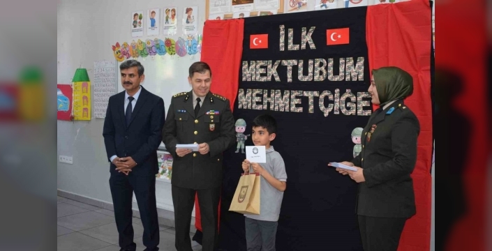 Minik öğrencilerden Mehmetçiğe duygusal mektuplar