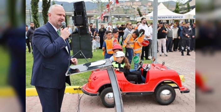 Minikler için trafik eğitimi menemen'de başladı: güvenli gelecek için ilk adım