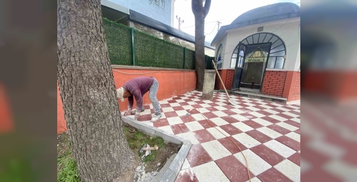 Oklubalı Mahallesi'ne iki güzel haber: Okul duvarı yenilendi, cami çevresi güzelleşti