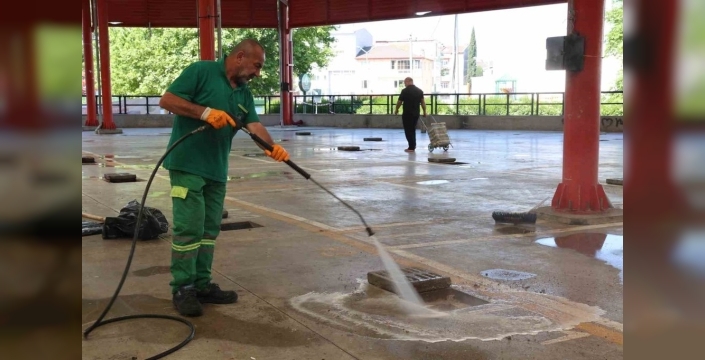 Osmangazi'de kurban kesim alanları için titiz temizlik çalışmaları sürüyor