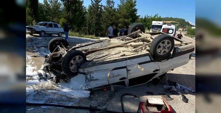 Osmaniye'de kontrolden çıkan araç takla attı: 2 yaralı