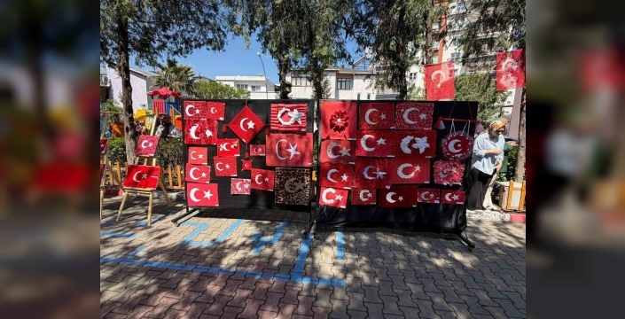 Osmaniye'de minik öğrencilerden anlam dolu bayrak sergisi