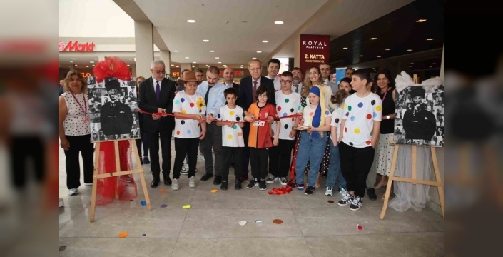 Özel eğitim öğrencilerinin sanatsal yetenekleri büyük beğeni topladı