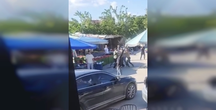 Pazar yerinde dehşet: İzmir'de esnaflar arasında çıkan kavgada silahlar konuştu!