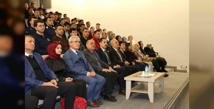 Safahatın ışığında İstiklal Marşı'nı anlamak: Mehmet Akif Ersoy'a derin bir bakış