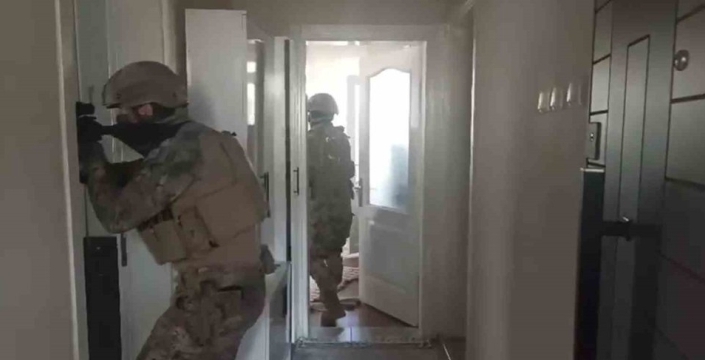 Sakarya'da çorap ve sakız kutularında uyuşturucu operasyonu: 6 tutuklama