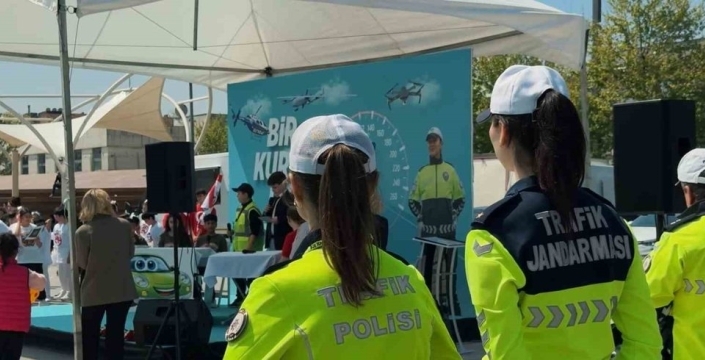 Sakarya'da jandarma, trafik bilincini artırmak için sahada