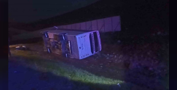 Şampiyonluk dönüşü kabus: Taraftar otobüsü devrildi, 27 yaralı!
